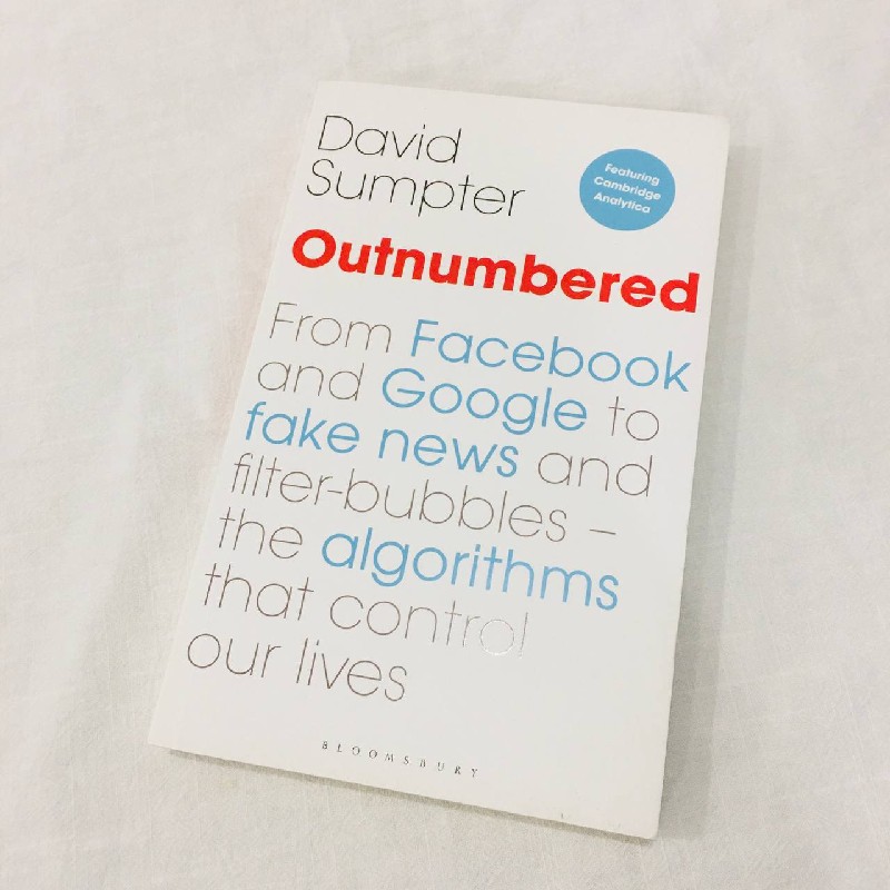 Book - Outnumbered : From Facebook and Google to Fake News and Filter-bubbles (như mới) 60884