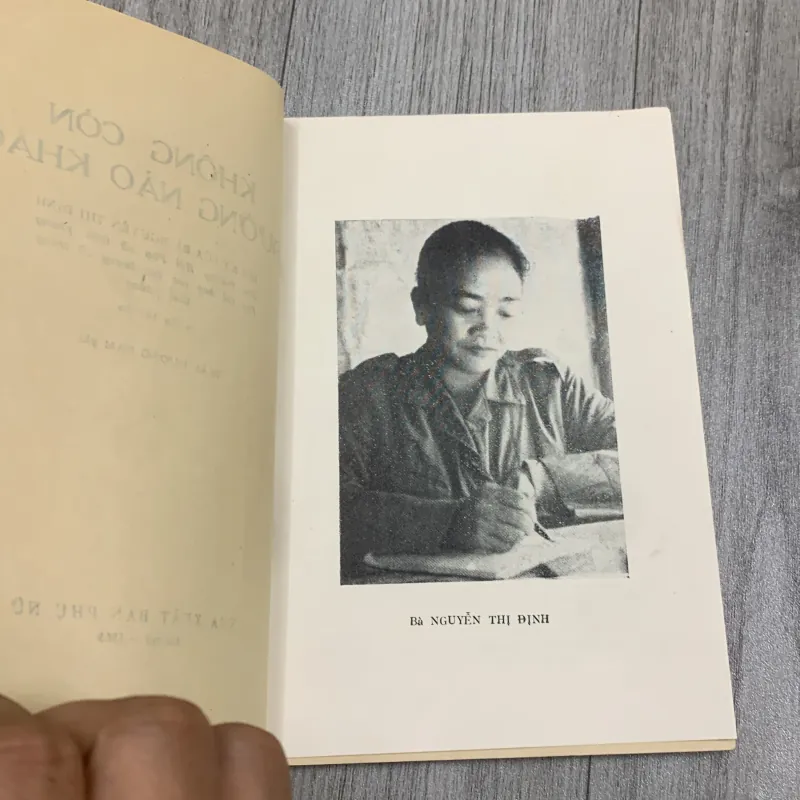 Không còn đường nào khác, hồi ký nguyễn thị định. 10a3 1025784