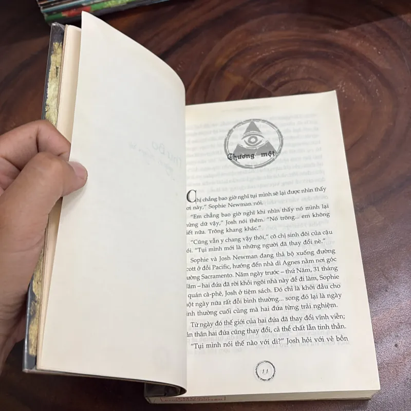 II Kẻ Chiêu Hồn, Bí Mật Của Nicholas Flamel Bất Tử - Michael Scott - 2011 998077