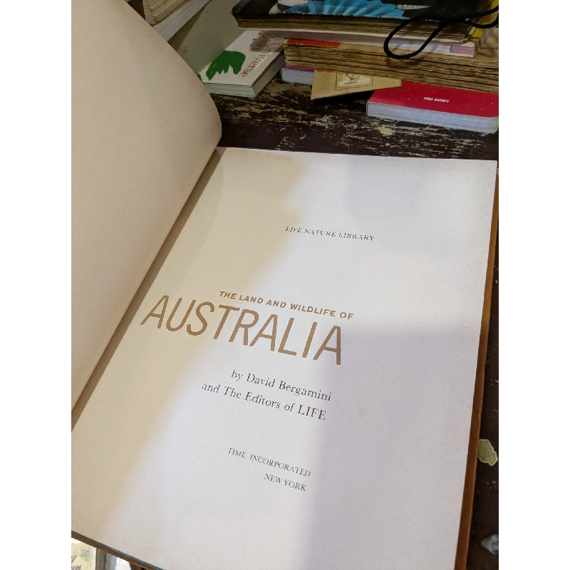 The Land and Wildlife of Australia 993787