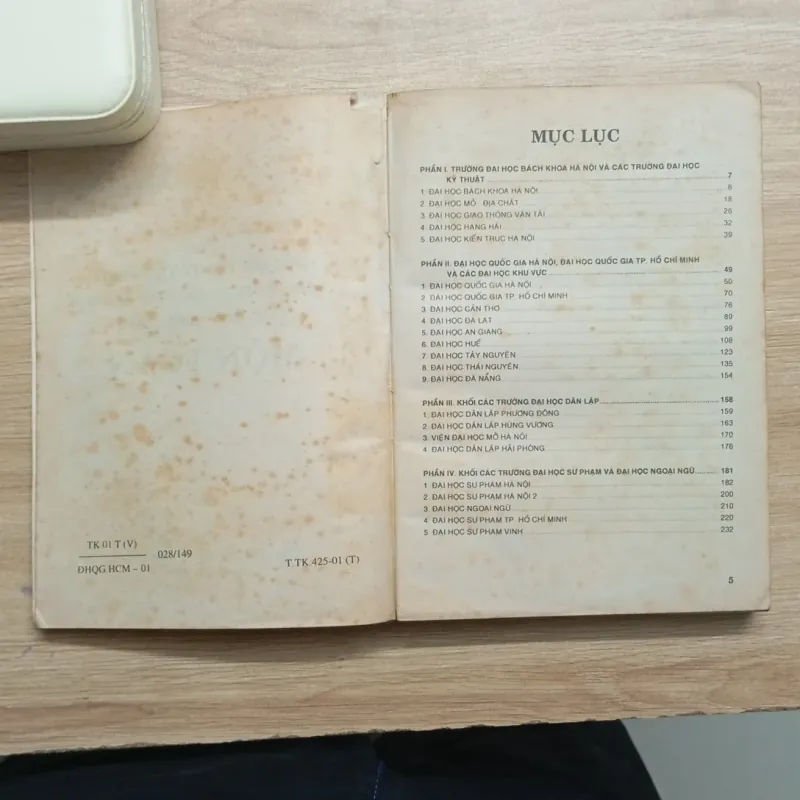 Hai cuốn sách Toán (2001) - Giải đề thi tuyển sinh và Mười nghìn bài toán sơ cấp 925678