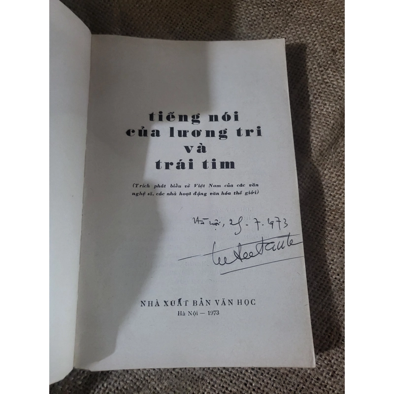 Tiếng nói... phát biều vê Việt Nam của các văn
nghệ sĩ,nhà hoạt động văn hóa thế giới) 336599