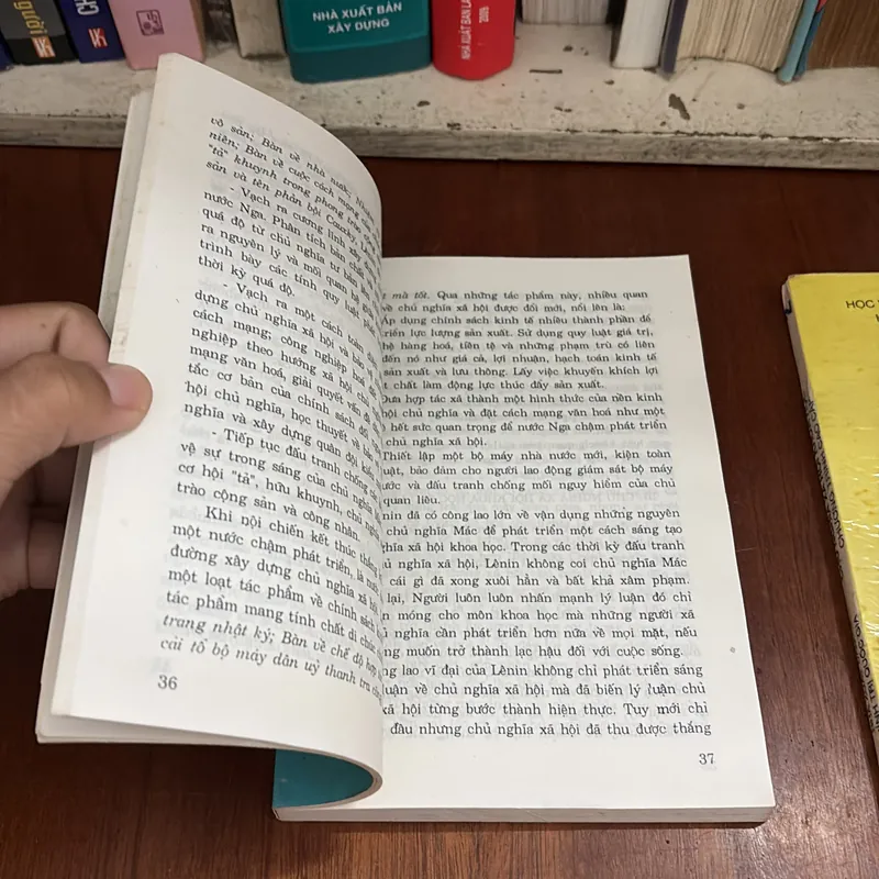 II Tựa sách: Chủ Nghĩa Xã Hội Khoa Học _ Chương Trình Cao Cấp (2 Tập) - 1997 603150