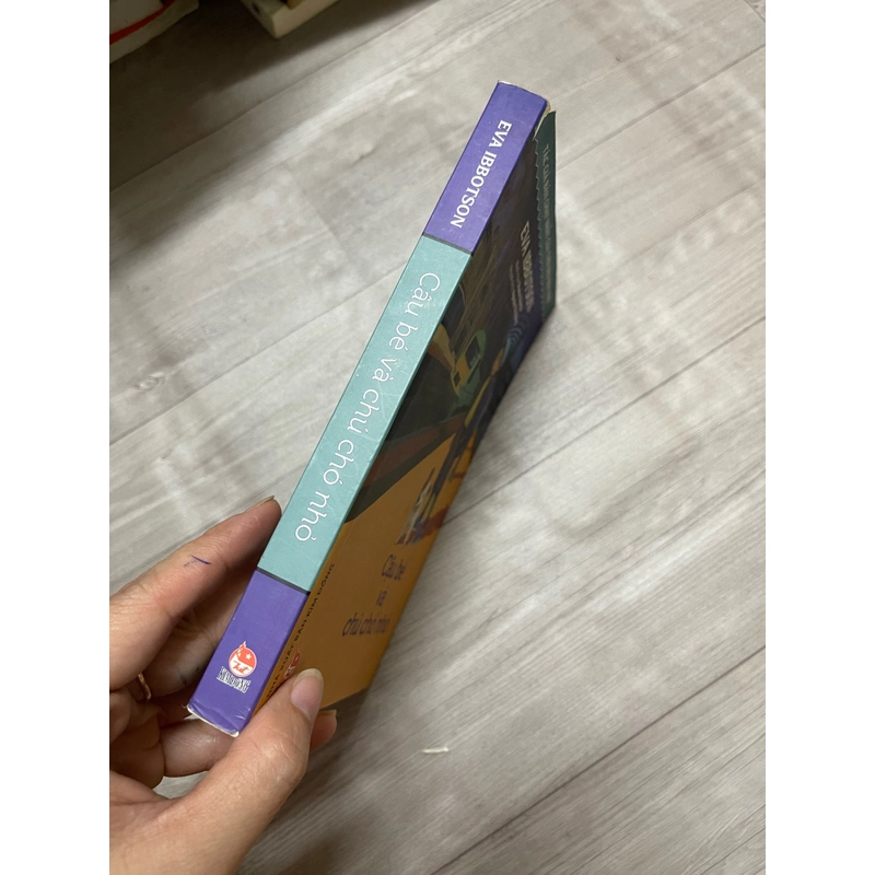 Cậu bé vào chú chó nhỏ 335923