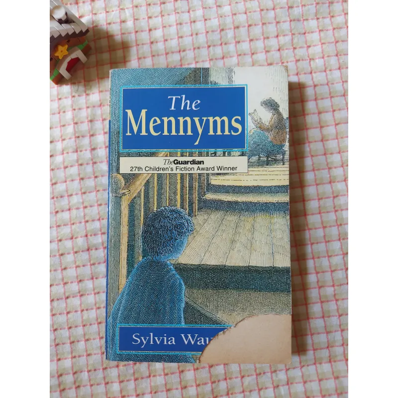 THE MENNYMS - Sylvia Waugh - Tác phẩm đoạt giải thưởng Carnegie Medal (1994) 750709