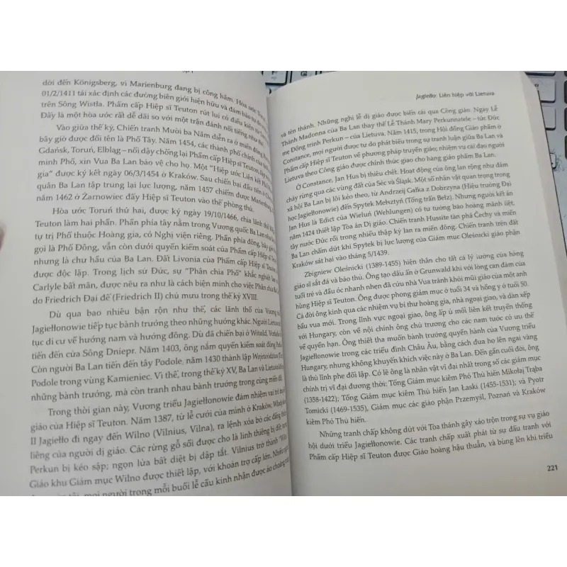 SÂN CHƠI CỦA CHÚA: LỊCH SỬ BA LAN - NORMAN DAVIES (DIỆP MINH TÂM dịch) 705148