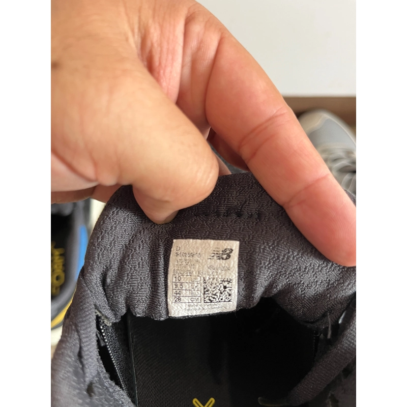 Giày chạy bộ nam New Balance EU44 màu đen 527576