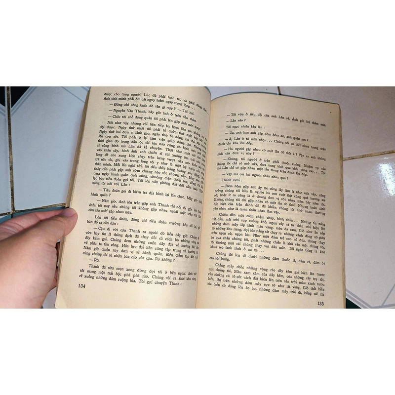 TRUYỆN KÝ CÁCH MẠNG VIỆT NAM (NXB GDGP 1974) 470346