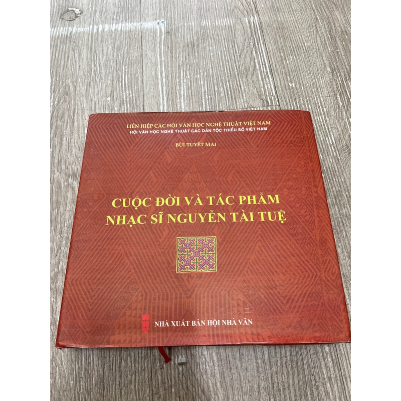 Cuộc đời và tác phẩm nhạc sĩ Nguyễn Tài Tuệ - Bìa Cứng .61 324879