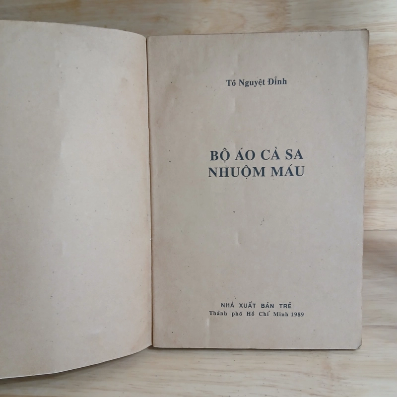 Bộ Áo Cà Sa Nhuộm Máu - Tô Nguyệt Đình 358183