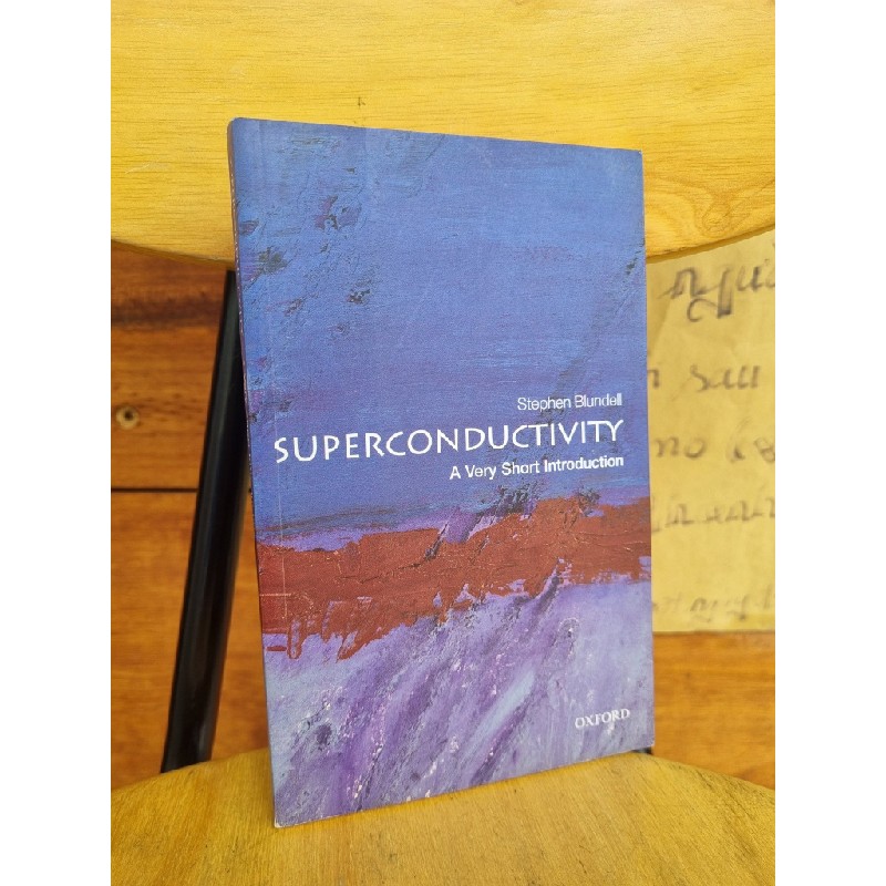 SUPERCONDUCTIVITY : A VERY SHORT INTRODUCTION - STEPHEN BLUNDELL 120096