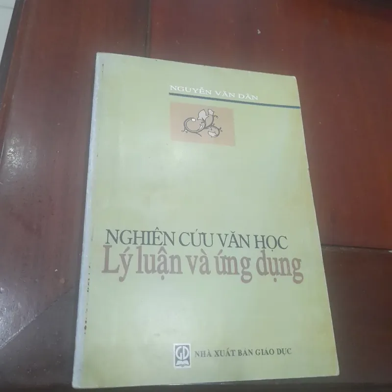 Nghiên cứu Văn học - LÝ LUẬN và ỨNG DỤNG 689546