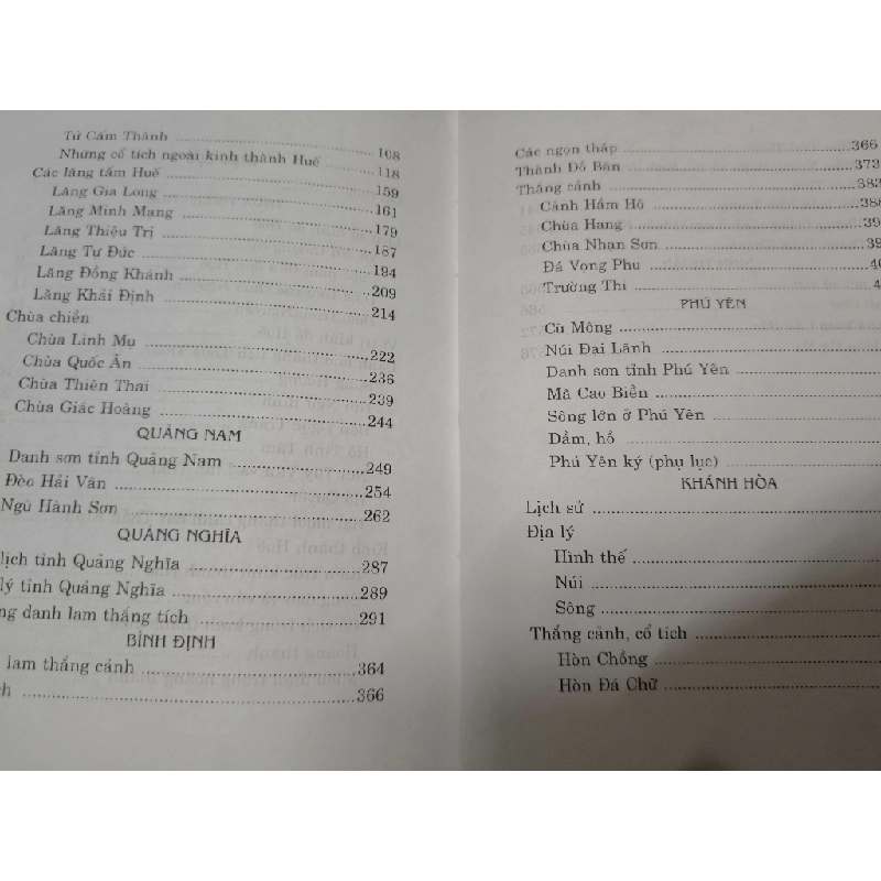 Danh thắng miền trung - 2004 - 584 trang (Lịch sử Việt Nam) ANTQ1304 1012666