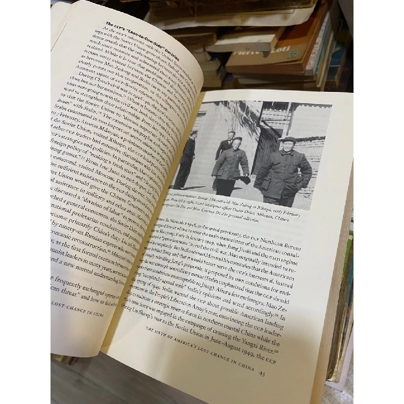 Mao’s China & The Cold War - Chen Jian 1030438