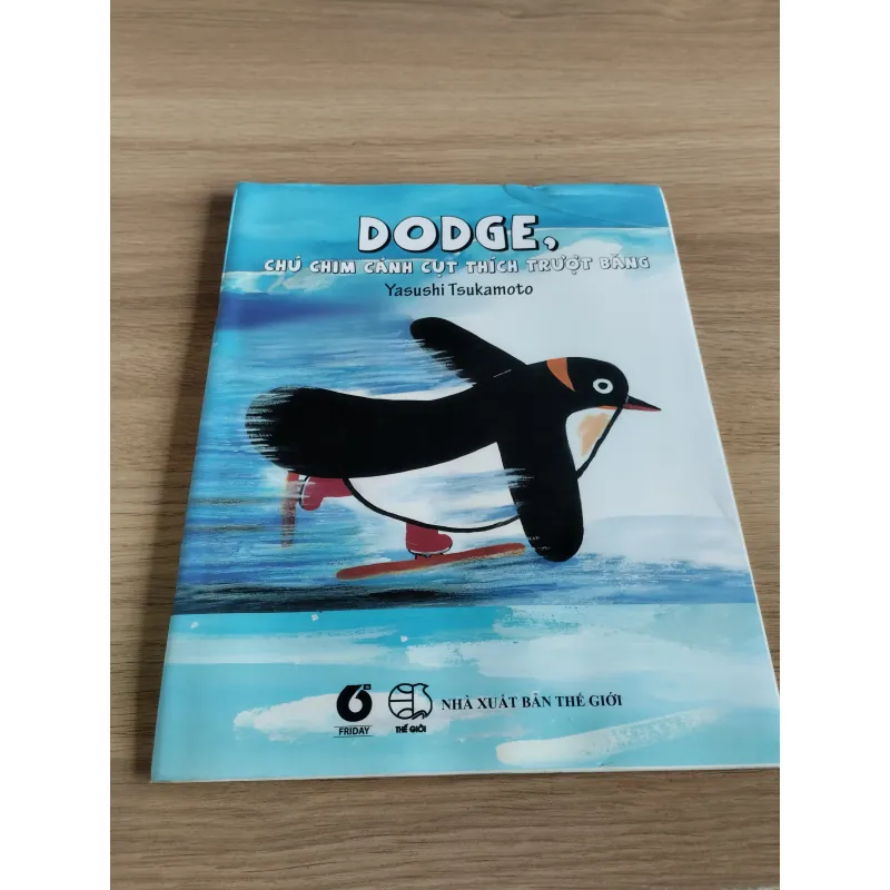 sách Ehon Nhật Bản có tên Dodge, Chú Chim Cánh Cụt Thích Trượt Băng  1031836