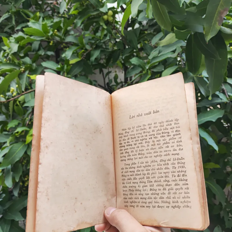 Dưới Lá Cờ Vẻ Vang Của Đảng Vì Độc Lập Tự Do Vì Chủ Nghĩa Xã Hội  711952