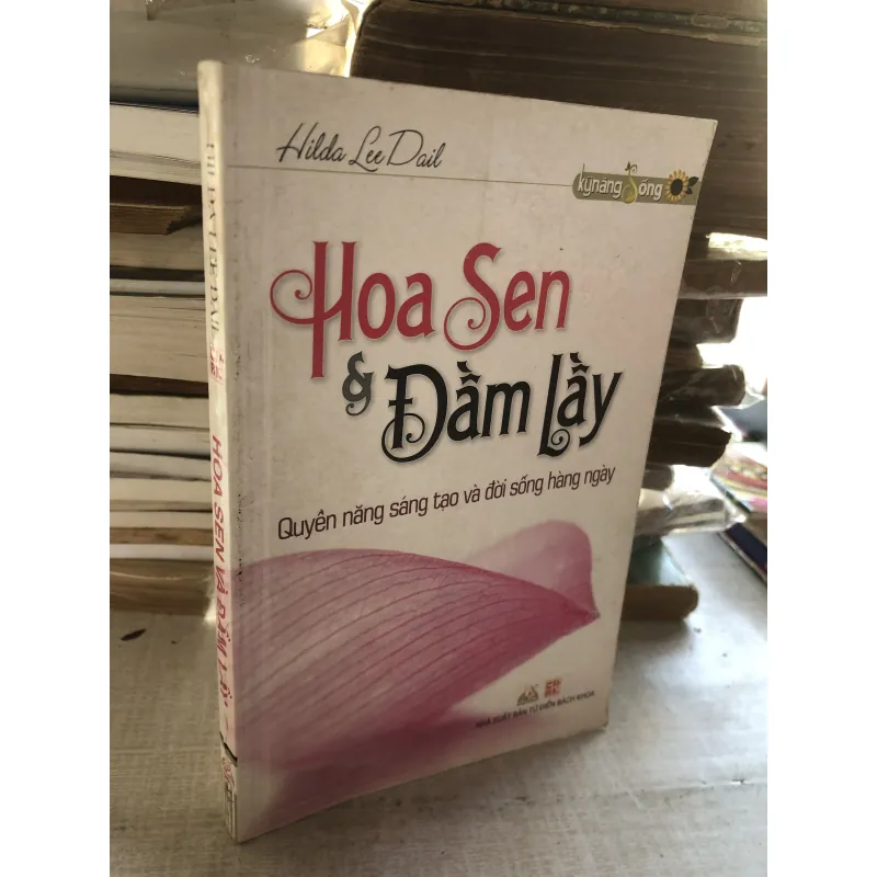 Hoa sen và Đầm lầy - quyền năng sáng tạo và đời sống hàng ngày 785887