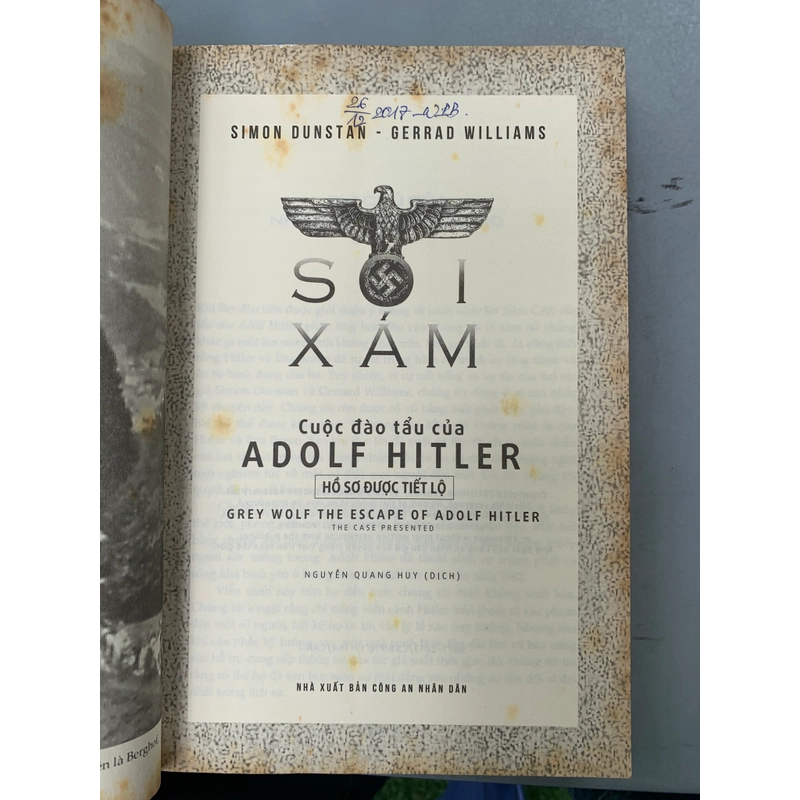 SÓI XÁM: CUỘC ĐÀO TẨU CỦA ADOLF HITLER - SIMON DUNSTAN & GERRAD WILLIAM 546017