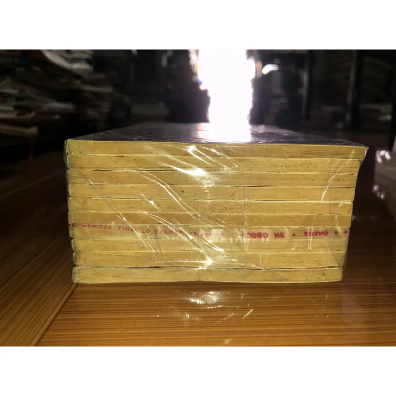 Cô bạn kỳ lạ 779660