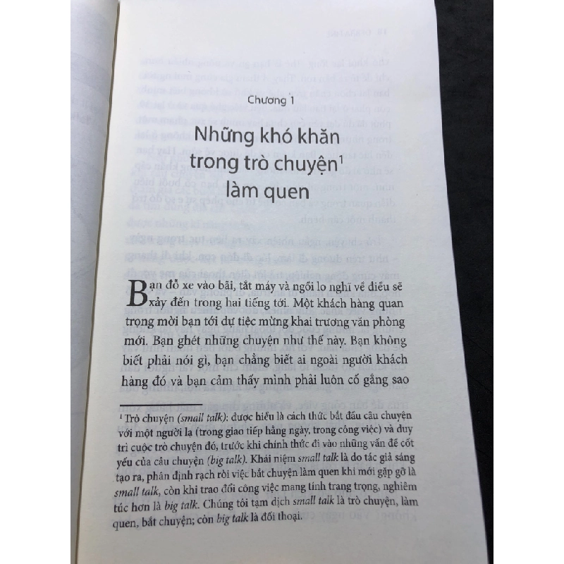 The fine art of small talk Kỹ năng bắt đầu, duy trì cuộc trò chuyện và tạo dựng mạng lưới QHXH 2014 mới 85% bẩn nhẹ Debra Fine HPB1208 KỸ NĂNG 202486