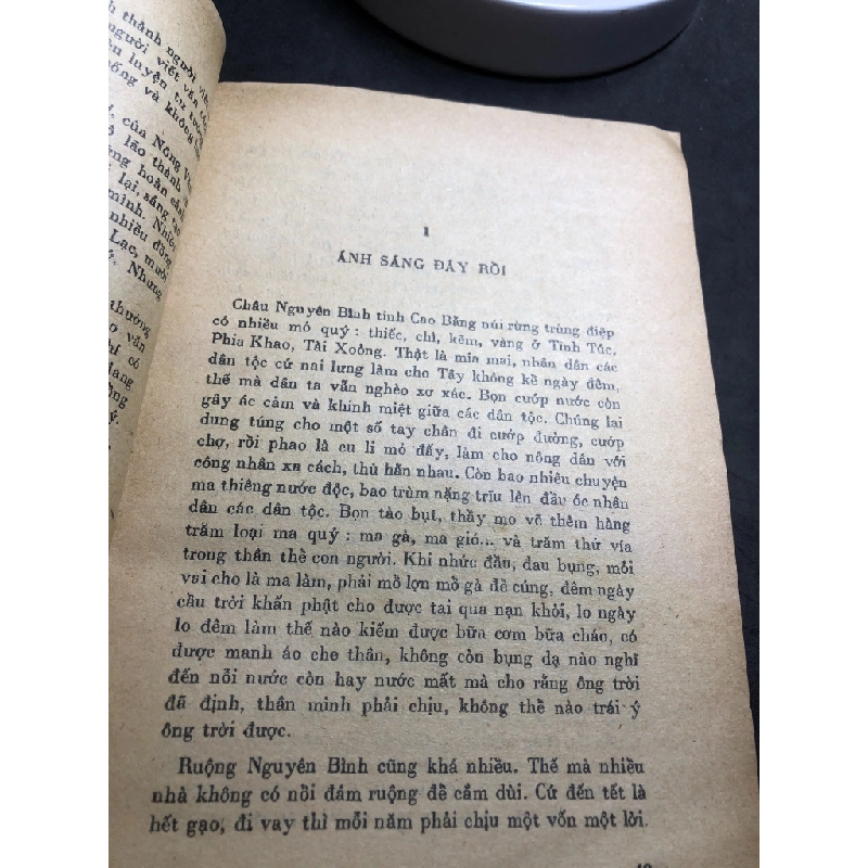 Ánh sáng đây rồi 1976 Hồi ký cách mạng mới 50% ố bẩn Nông Văn Lạc HPB0906 SÁCH VĂN HỌC 164750