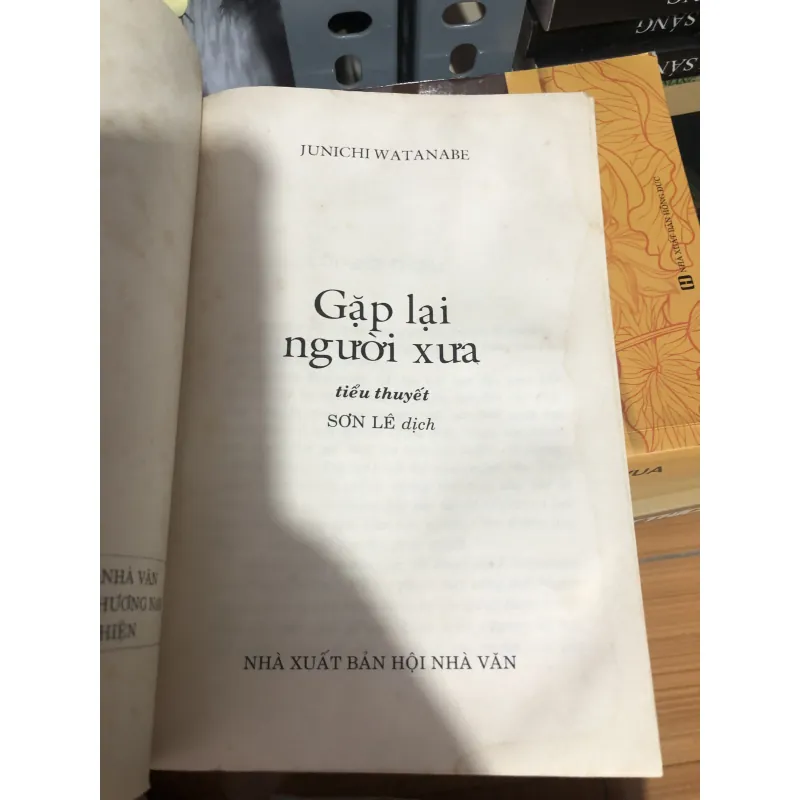 Tiểu thuyết Gặp lại người xưa 990610