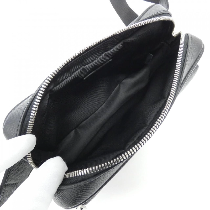 Túi đeo chéo Louis Vuitton Taiga Lama Bum Bag Outdoor M30245 613742