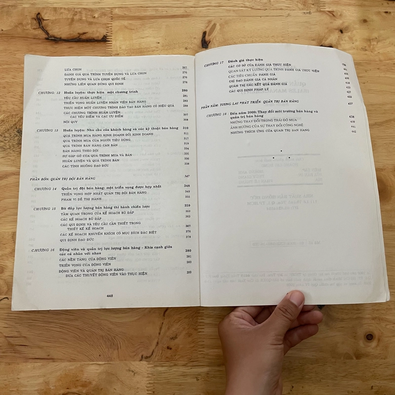 II Sách Kinh Tế: Quản Trị Bán Hàng - JAMES M. COMER - 2008 (Sách Bản To) 472388
