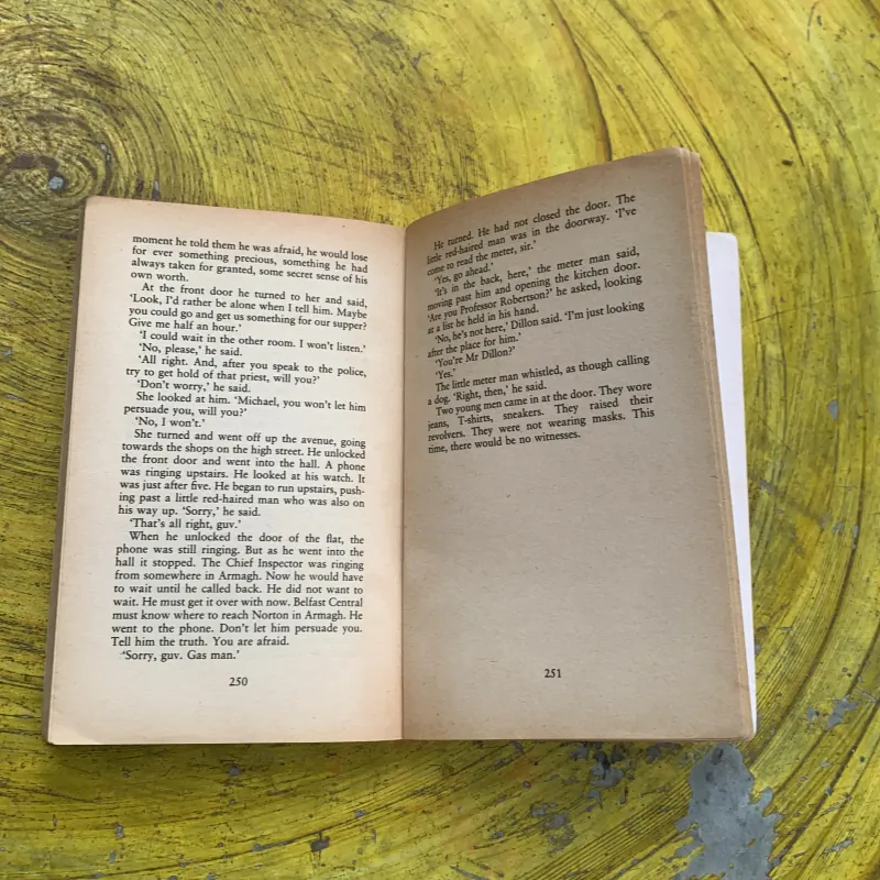 LIES OF SILENCE-  BRIAN MOORE 762240