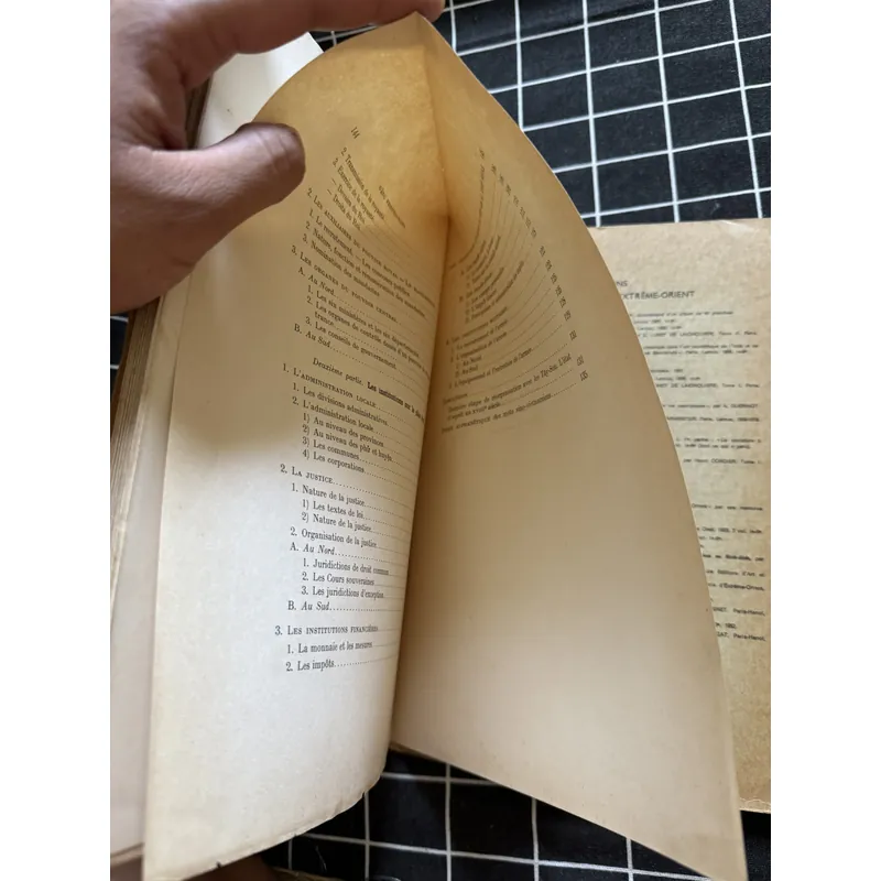 Les Institutions Publiques du Viêt-Nam au XVIIIe Siècle 592324