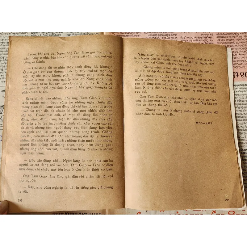 Truyện Vàng lửa của tác giả Văn Dân (Nhà xuất bản Quân Đội Nhân Dân 1978) 703912