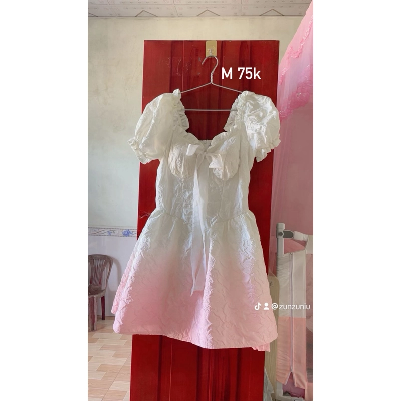 Đầm nữa loang tay bồng cổ vuông 521442