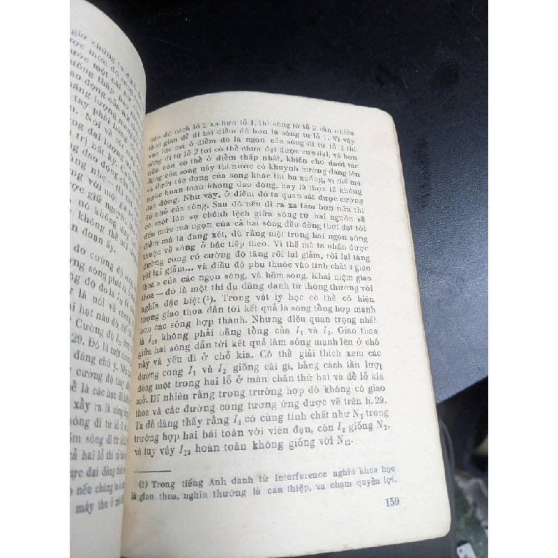 Đặc tính của các định luật vật lý - R. Feynman 383616