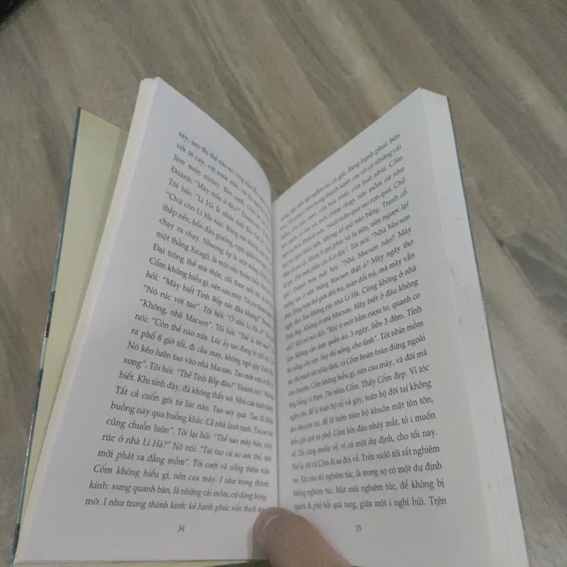 Những Ngã Tư Và Những Cột Đèn - Trần Dần 732159