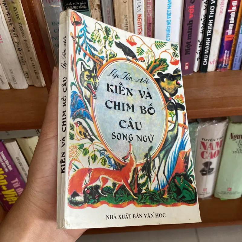 KIẾN VÀ CHIM BỒ CÂU, LÉP TÔN - XTÔI, chuyện ngụ ngôn, song ngữ, xb 1997 590611