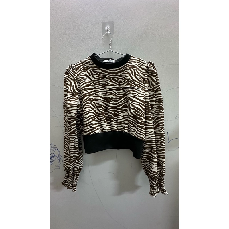 Áo hoạ tiết ctoptop size M 463079