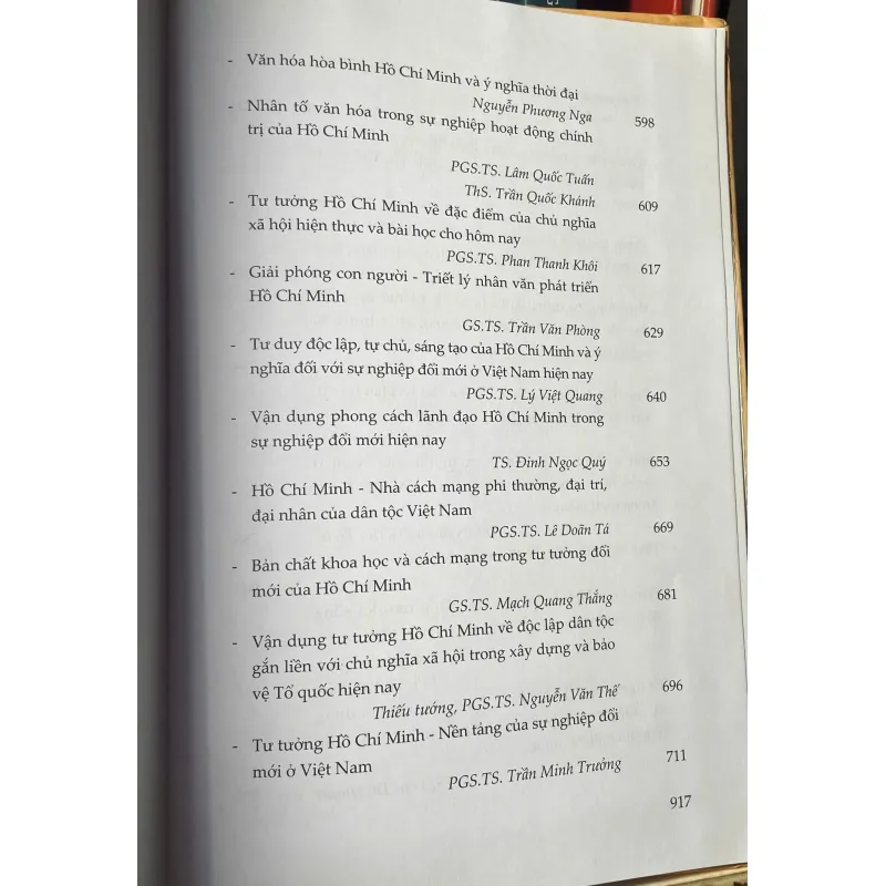 SÁCH CHỦ TỊCH HỒ CHÍ MINH VỚI SỰ NGHIỆP ĐỔI MỚI, PHÁT TRIỂN VÀ BẢO VỆ TỔ QUỐC 700725