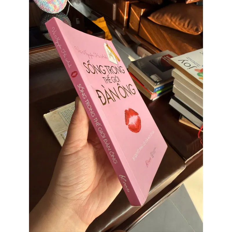 Sống Trong Thế Giới Đàn Ông – Vũ Nguyễn Hà Anh- K2 992898