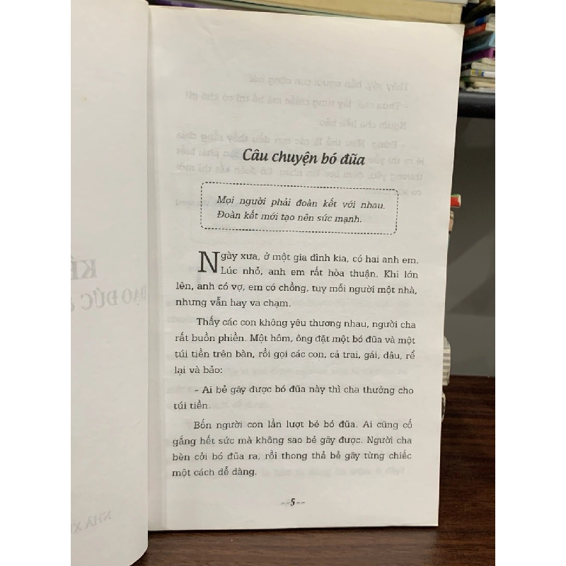 Kể chuyện đạo đức và nhân cách làm người- Hoàng Giang 604274