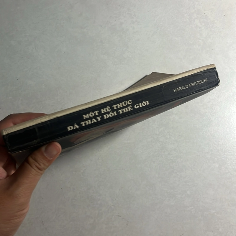 Một hệ thức đã thay đổi thế giới — Harald Fritzschi — 2000s 498038