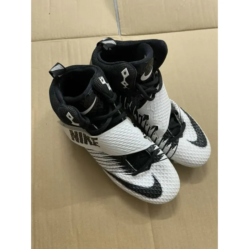 Giày thể thao hiệu NIKE có móng 934819