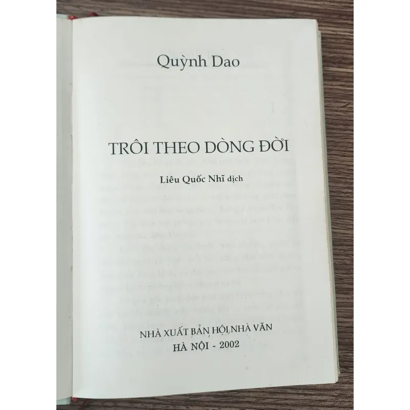 Tiểu thuyết TRÔI THEO DÒNG ĐỜI (Quỳnh Dao) - bìa cứng 468 trang 778159