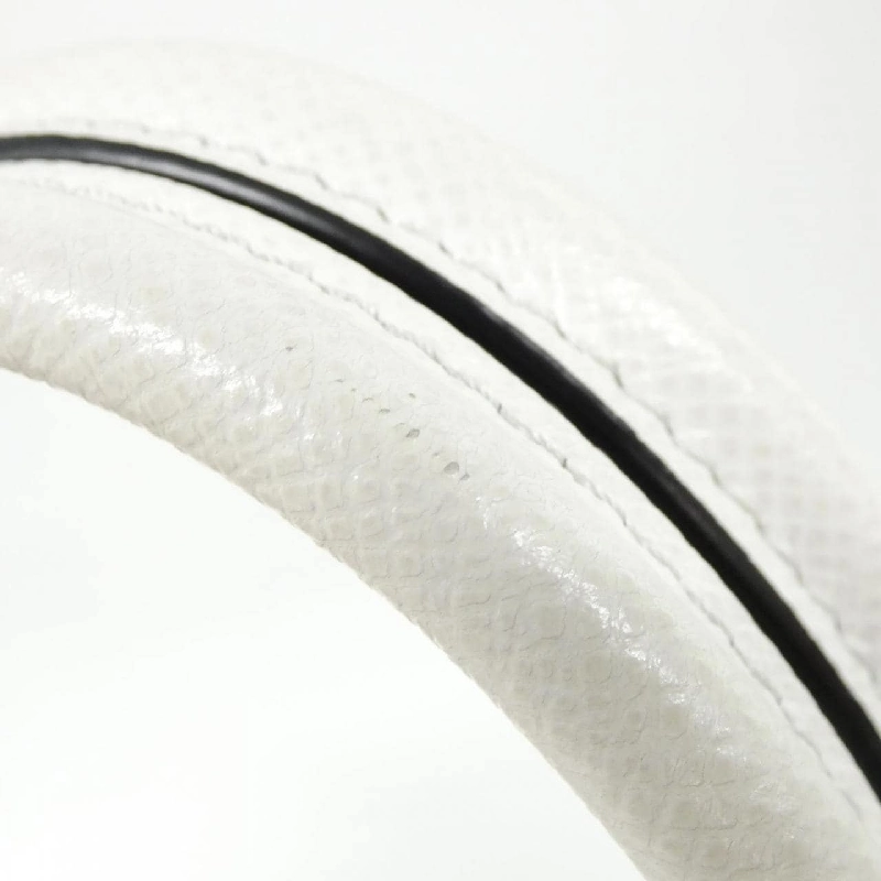 Túi xách cuối tuần Taiga Llama M30919 của Louis Vuitton 610787