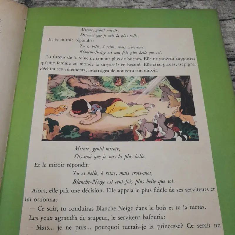 Sách truyện cổ tích màu khổ lớn tiếng Pháp- Waly Disney BLANCHE, BAMBI, CENDRILION in 1963 758693
