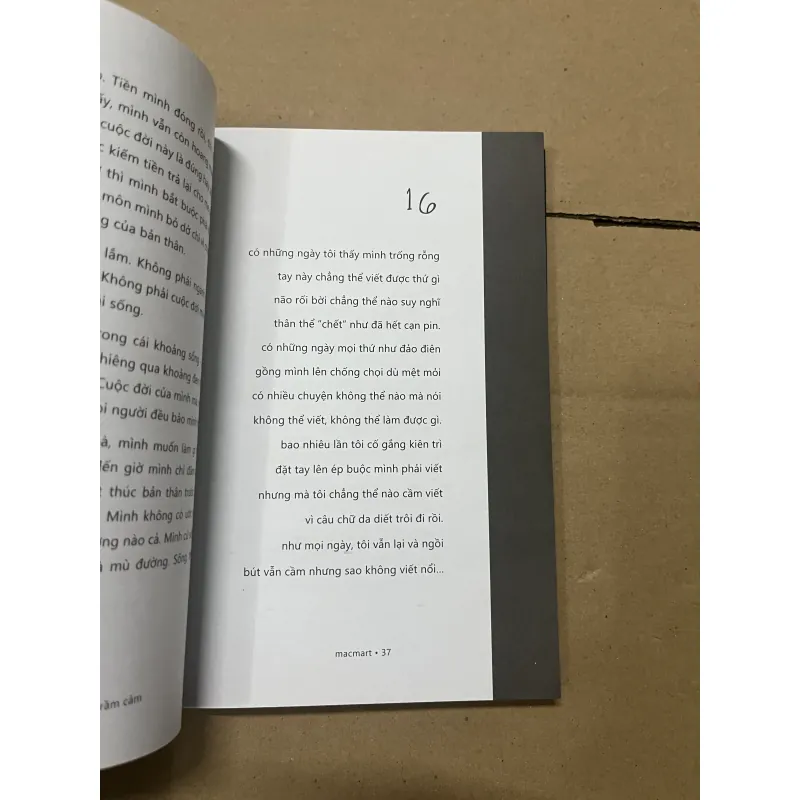 một cuốn sách trầm cảm 1019855