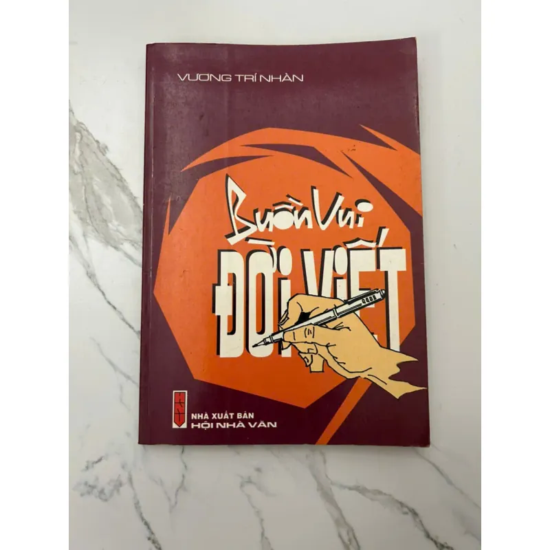 Buồn Vui ĐỜI VIẾT - Vương Trí Nhàn - Sổ tay văn học / Phê bình 657712