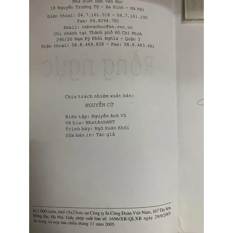 Rỗng ngực - Phan Huyền Thư ( chữ ký) 1027718