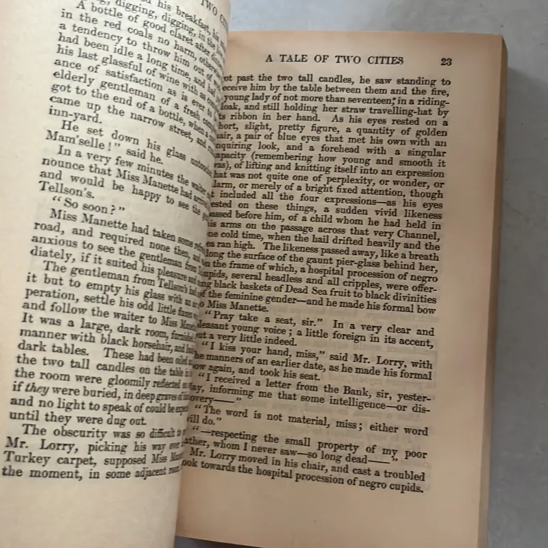 A Tale of Two Cities - Charles Dickens 577584