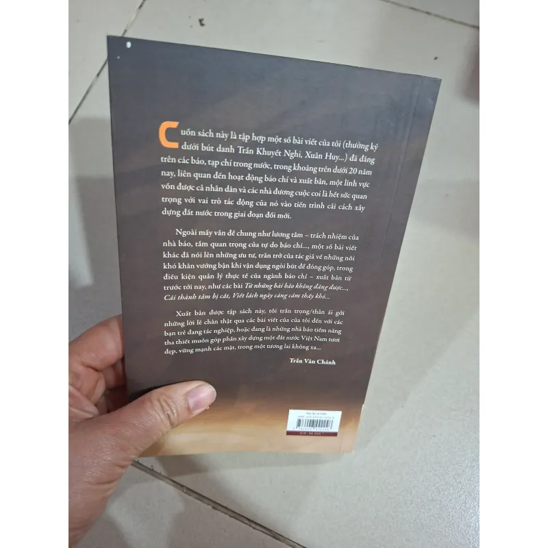 Sao lại cứ viết của trần văn chánh ( sách có chữ kí tác giả ) 1002657