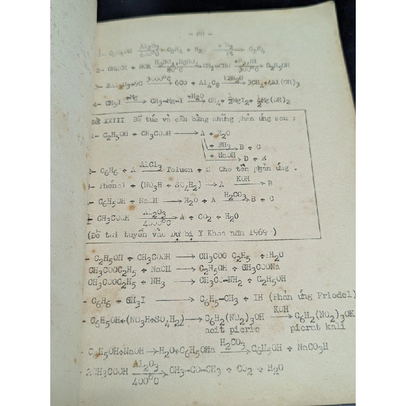 Hoá học luyện thi vào các lớp dự bị y khoa và nông lâm súc 588835